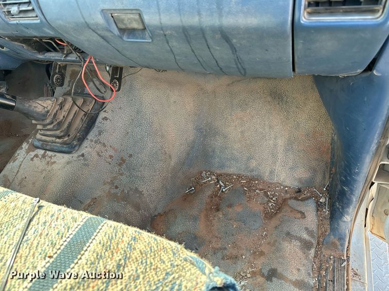 image for item OC9198 1995 Ford F450 Super Duty utility / service truck