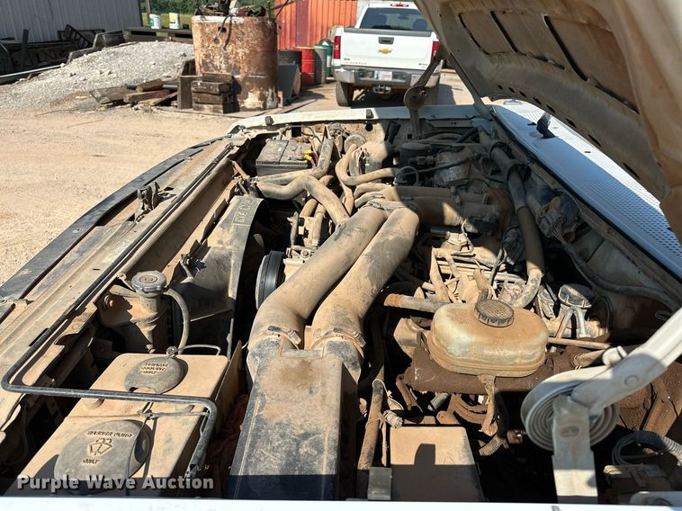 image for item OC9198 1995 Ford F450 Super Duty utility / service truck