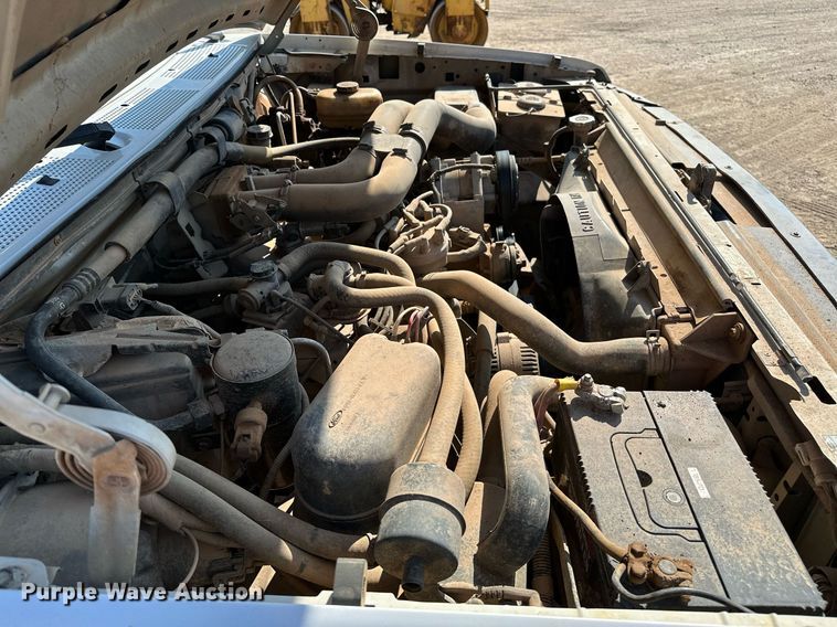 image for item OC9198 1995 Ford F450 Super Duty utility / service truck