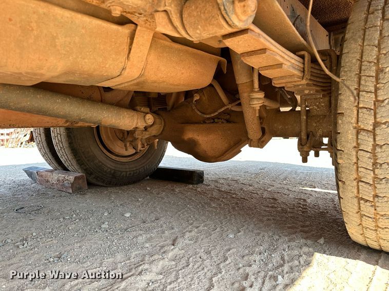 image for item OC9198 1995 Ford F450 Super Duty utility / service truck