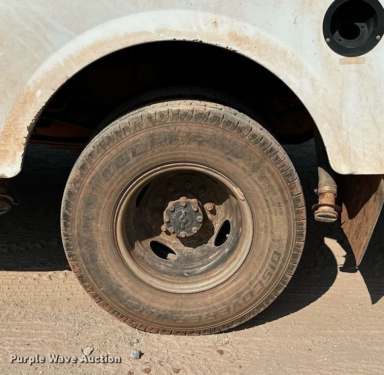 image for item OC9198 1995 Ford F450 Super Duty utility / service truck