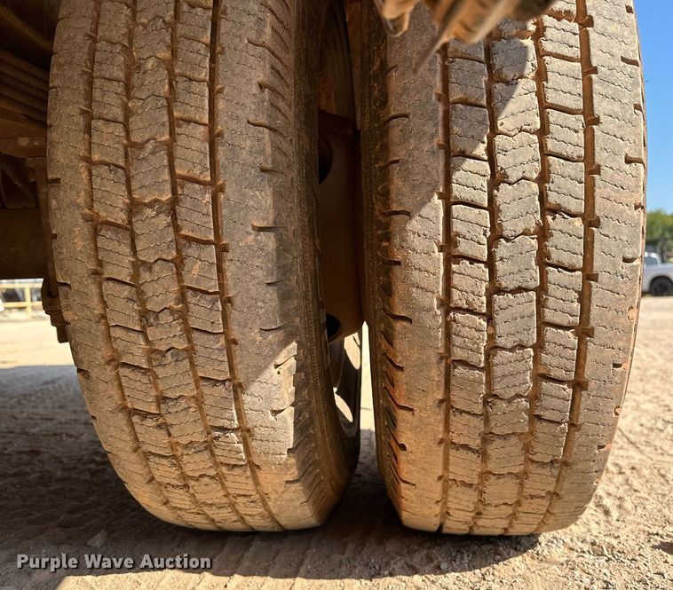 image for item OC9198 1995 Ford F450 Super Duty utility / service truck