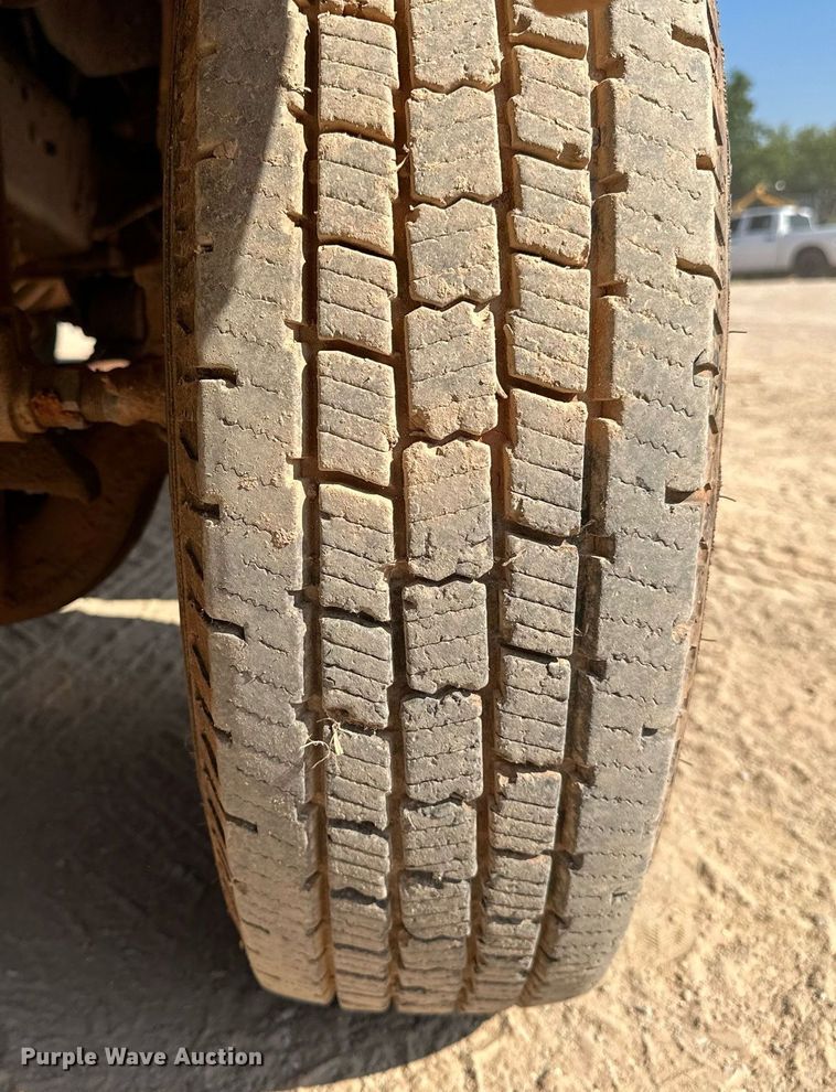 image for item OC9198 1995 Ford F450 Super Duty utility / service truck