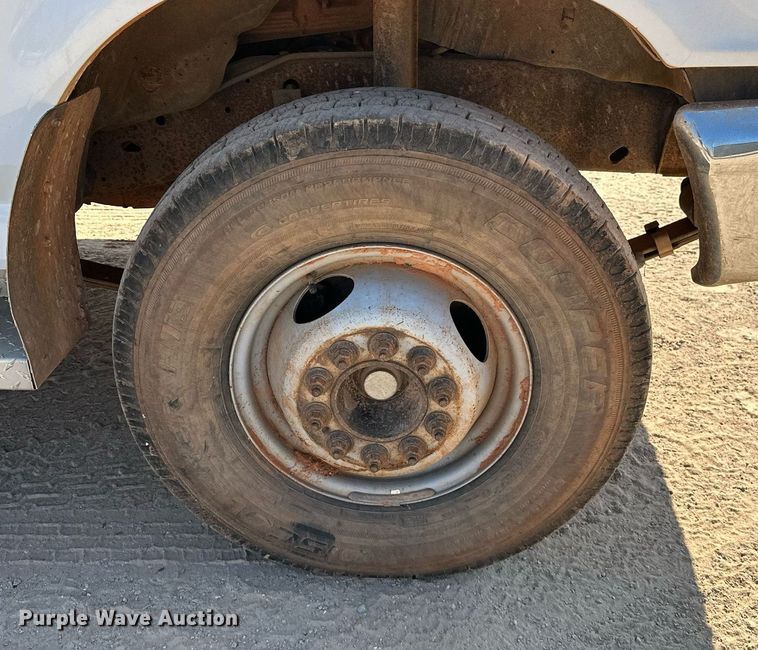 image for item OC9198 1995 Ford F450 Super Duty utility / service truck