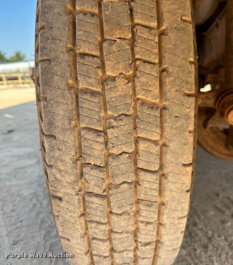 image for item OC9198 1995 Ford F450 Super Duty utility / service truck