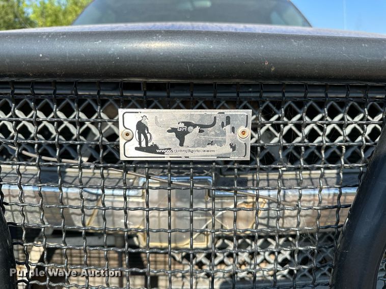 image for item OC9199 2003 Chevrolet  Silverado 2500HD Crew Cab flatbed pickup truck