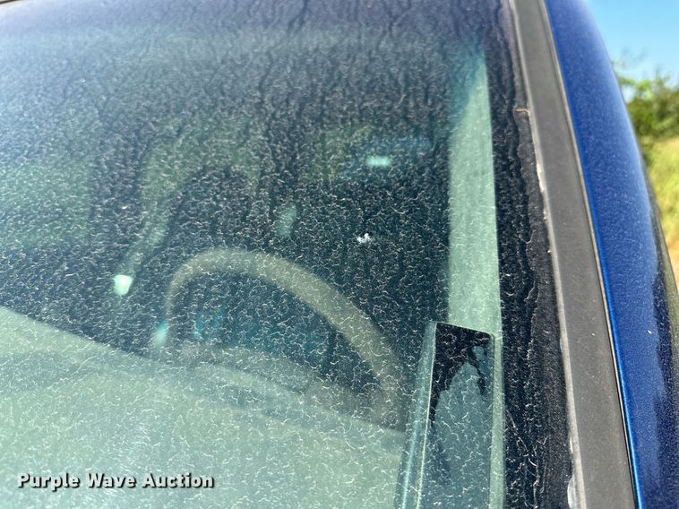 image for item OC9199 2003 Chevrolet  Silverado 2500HD Crew Cab flatbed pickup truck