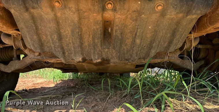 image for item OC9199 2003 Chevrolet  Silverado 2500HD Crew Cab flatbed pickup truck