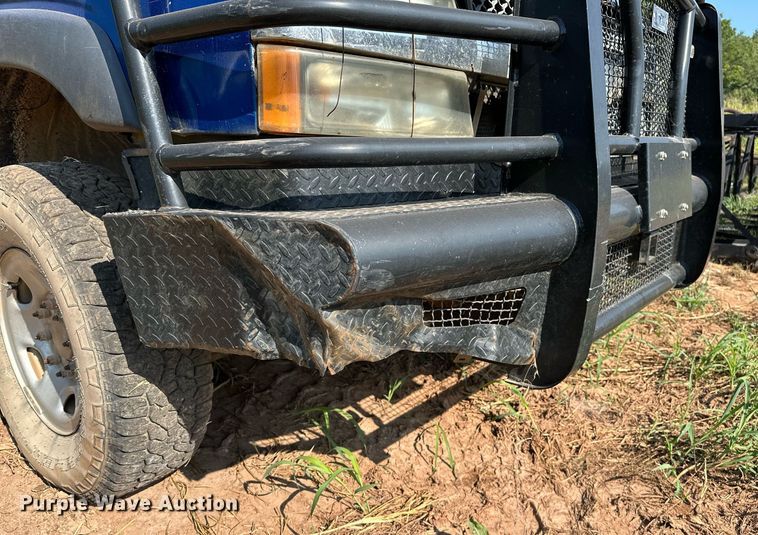 image for item OC9199 2003 Chevrolet  Silverado 2500HD Crew Cab flatbed pickup truck