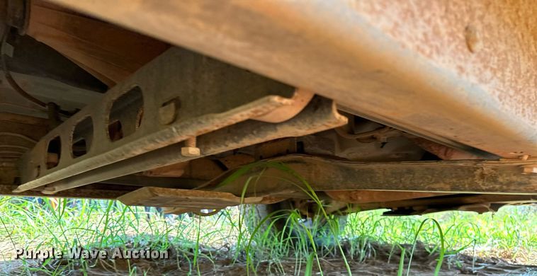 image for item OC9199 2003 Chevrolet  Silverado 2500HD Crew Cab flatbed pickup truck