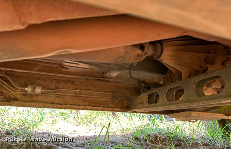 image for item OC9199 2003 Chevrolet  Silverado 2500HD Crew Cab flatbed pickup truck