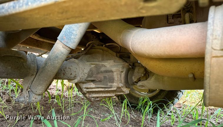 image for item OC9199 2003 Chevrolet  Silverado 2500HD Crew Cab flatbed pickup truck