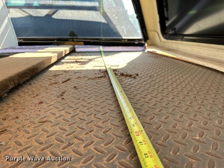 image for item OC9199 2003 Chevrolet  Silverado 2500HD Crew Cab flatbed pickup truck