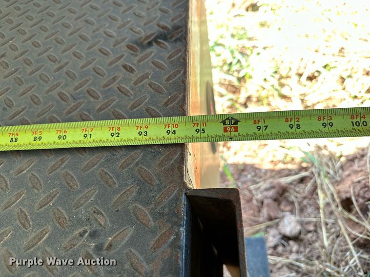 image for item OC9199 2003 Chevrolet  Silverado 2500HD Crew Cab flatbed pickup truck