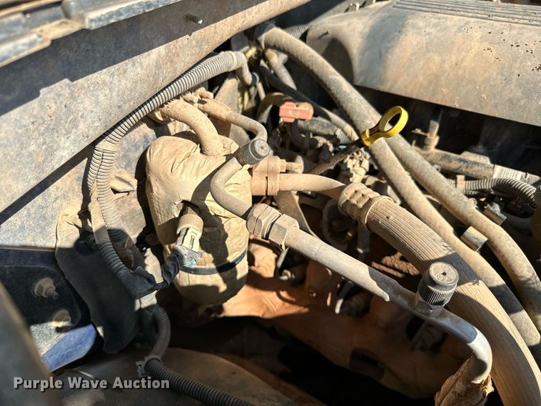 image for item OC9199 2003 Chevrolet  Silverado 2500HD Crew Cab flatbed pickup truck