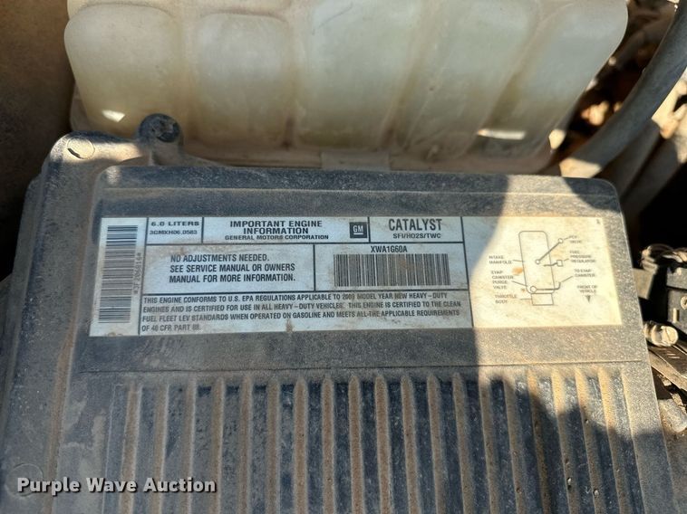 image for item OC9199 2003 Chevrolet  Silverado 2500HD Crew Cab flatbed pickup truck