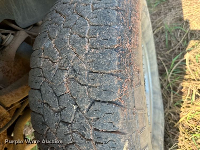 image for item OC9199 2003 Chevrolet  Silverado 2500HD Crew Cab flatbed pickup truck