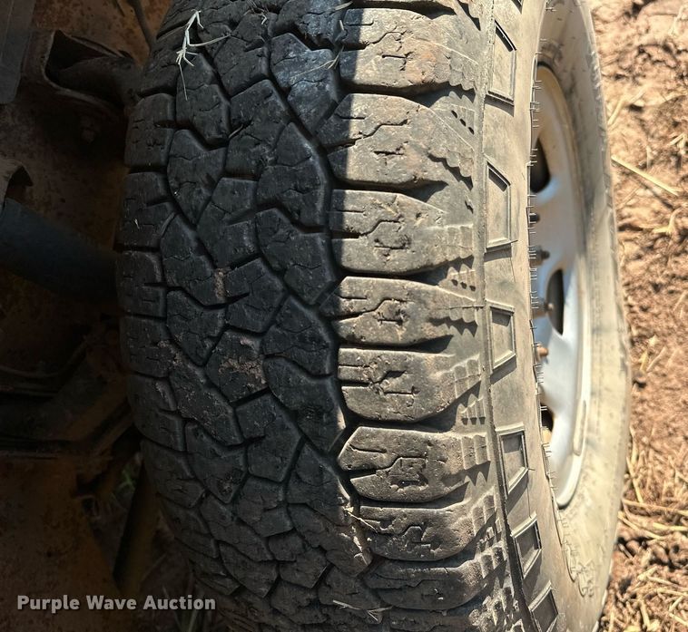 image for item OC9199 2003 Chevrolet  Silverado 2500HD Crew Cab flatbed pickup truck