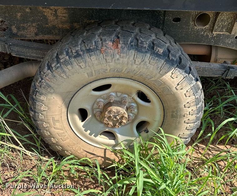 image for item OC9199 2003 Chevrolet  Silverado 2500HD Crew Cab flatbed pickup truck