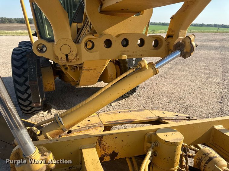 image for item OC9365 1997 Caterpillar 140H VHP  motor grader