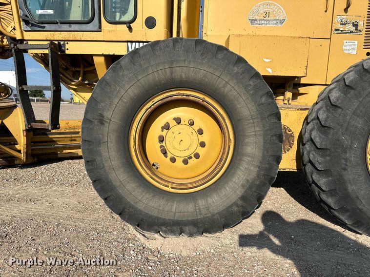 image for item OC9365 1997 Caterpillar 140H VHP  motor grader