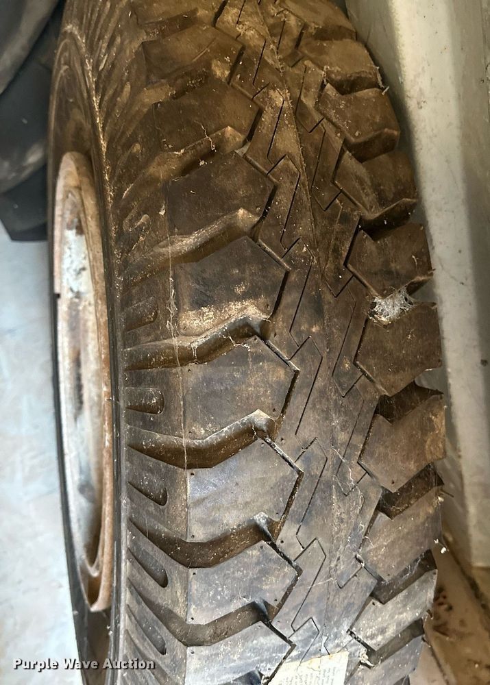 image for item OG9224 (6) 10.00-20 tires