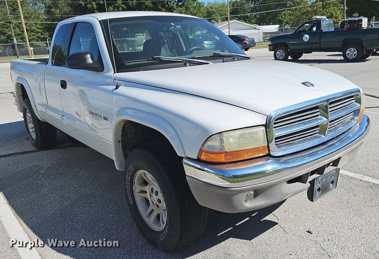 image for item OG9300 2002 Dodge Dakota SLT Club Cab pickup truck