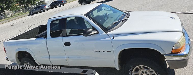 image for item OG9300 2002 Dodge Dakota SLT Club Cab pickup truck
