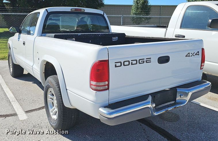 image for item OG9300 2002 Dodge Dakota SLT Club Cab pickup truck