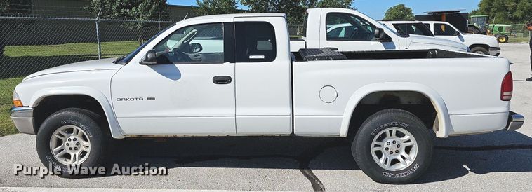 image for item OG9300 2002 Dodge Dakota SLT Club Cab pickup truck