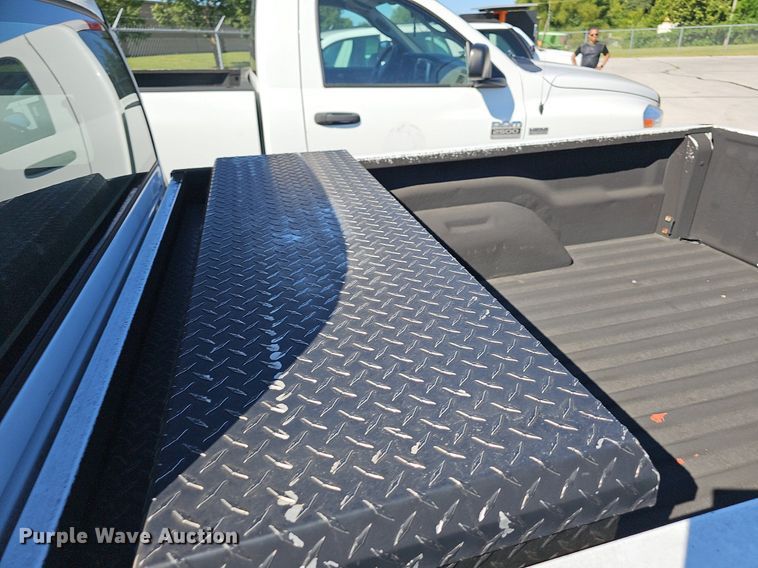 image for item OG9300 2002 Dodge Dakota SLT Club Cab pickup truck