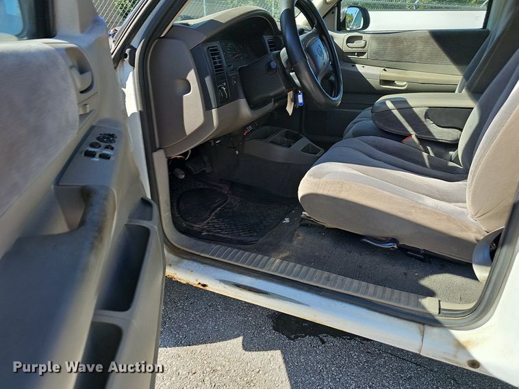 image for item OG9300 2002 Dodge Dakota SLT Club Cab pickup truck