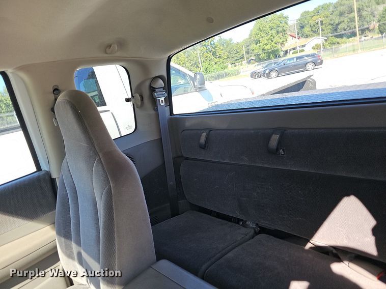 image for item OG9300 2002 Dodge Dakota SLT Club Cab pickup truck