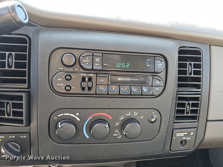 image for item OG9300 2002 Dodge Dakota SLT Club Cab pickup truck