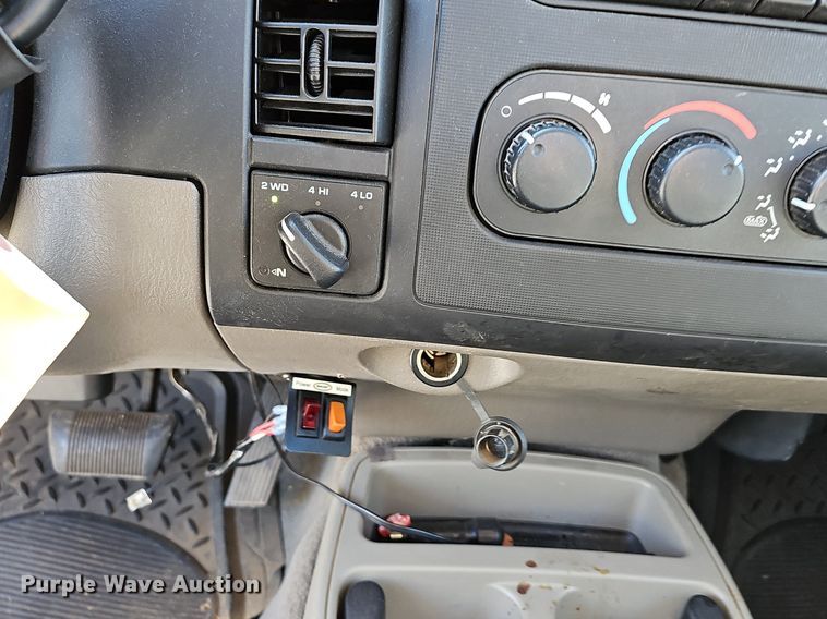 image for item OG9300 2002 Dodge Dakota SLT Club Cab pickup truck