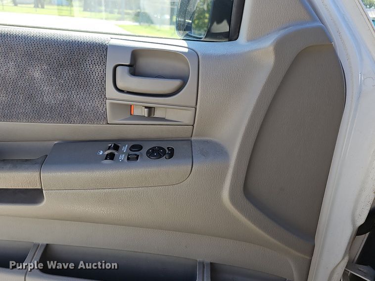 image for item OG9300 2002 Dodge Dakota SLT Club Cab pickup truck