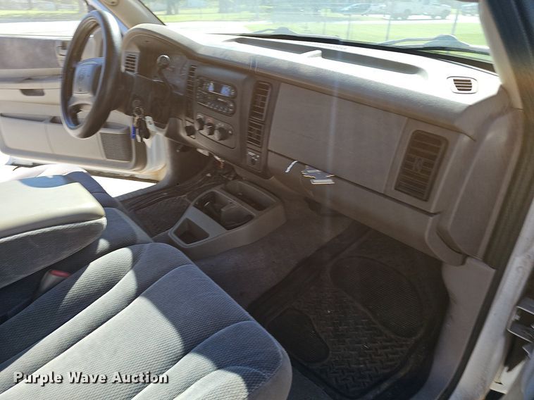 image for item OG9300 2002 Dodge Dakota SLT Club Cab pickup truck