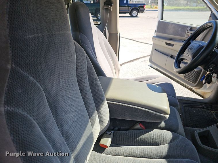 image for item OG9300 2002 Dodge Dakota SLT Club Cab pickup truck