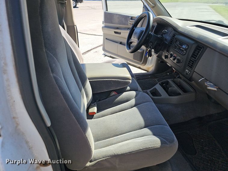 image for item OG9300 2002 Dodge Dakota SLT Club Cab pickup truck