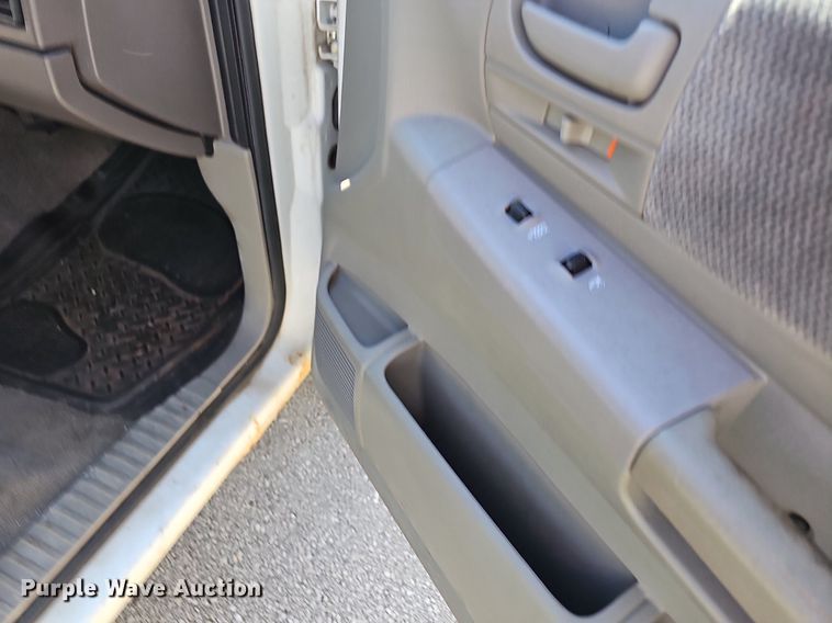 image for item OG9300 2002 Dodge Dakota SLT Club Cab pickup truck