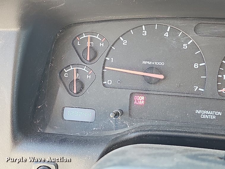 image for item OG9300 2002 Dodge Dakota SLT Club Cab pickup truck