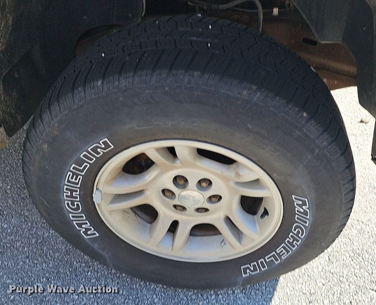 image for item OG9300 2002 Dodge Dakota SLT Club Cab pickup truck