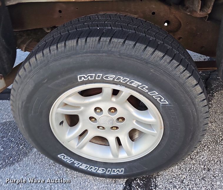 image for item OG9300 2002 Dodge Dakota SLT Club Cab pickup truck