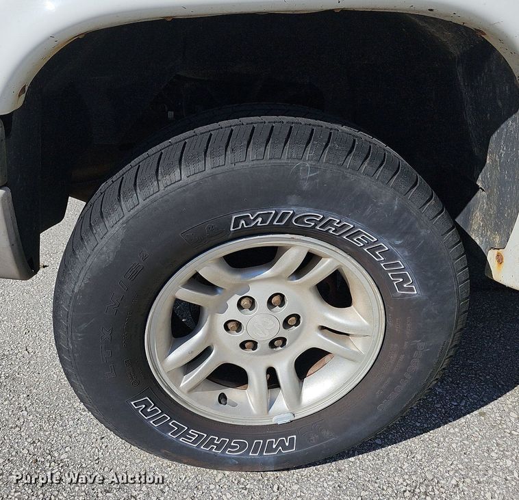 image for item OG9300 2002 Dodge Dakota SLT Club Cab pickup truck