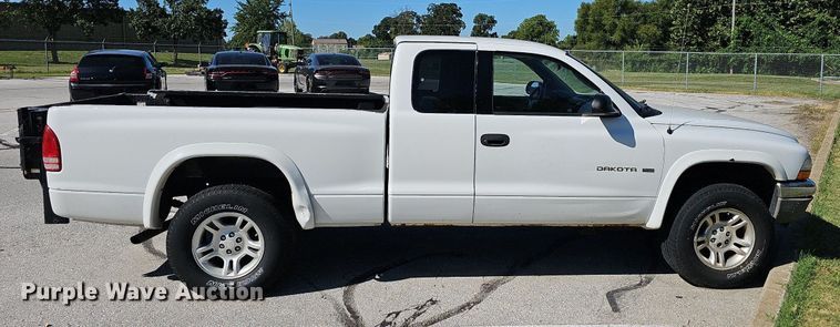 image for item OG9312 2002 Dodge Dakota SLT Club Cab pickup truck