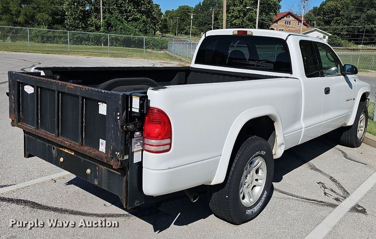 image for item OG9312 2002 Dodge Dakota SLT Club Cab pickup truck