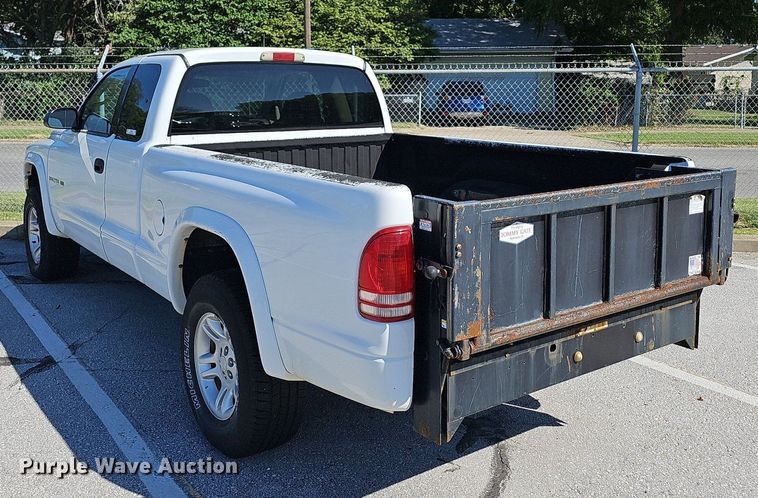 image for item OG9312 2002 Dodge Dakota SLT Club Cab pickup truck