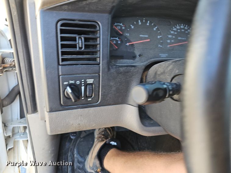 image for item OG9312 2002 Dodge Dakota SLT Club Cab pickup truck