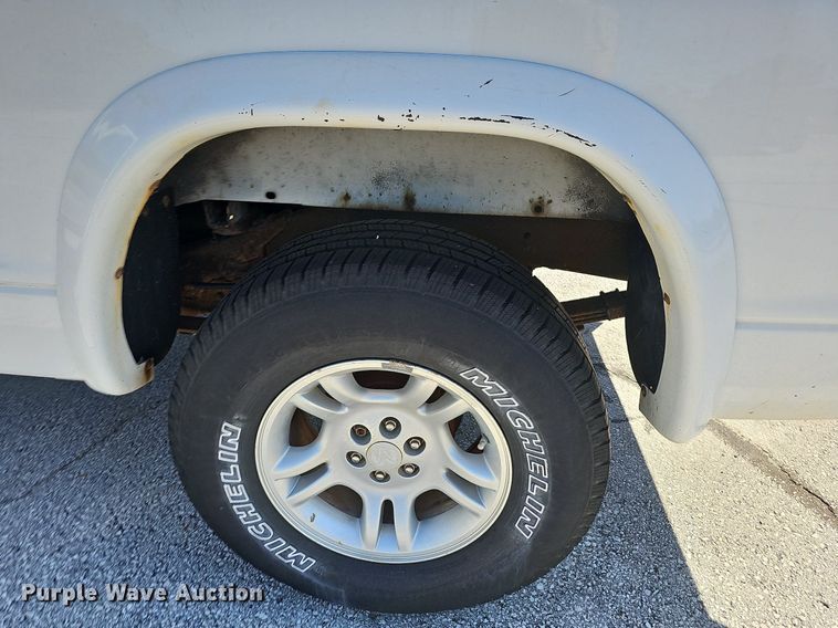 image for item OG9312 2002 Dodge Dakota SLT Club Cab pickup truck