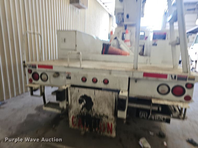 image for item OG9315 2007 International 7400   bucket truck